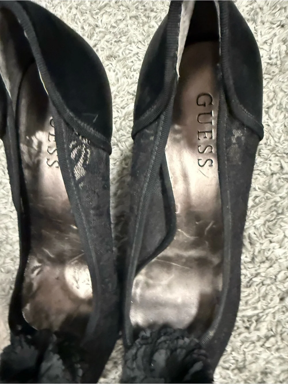 GUESS Black Lace Peep-Toe Pumps with Floral Appliqué